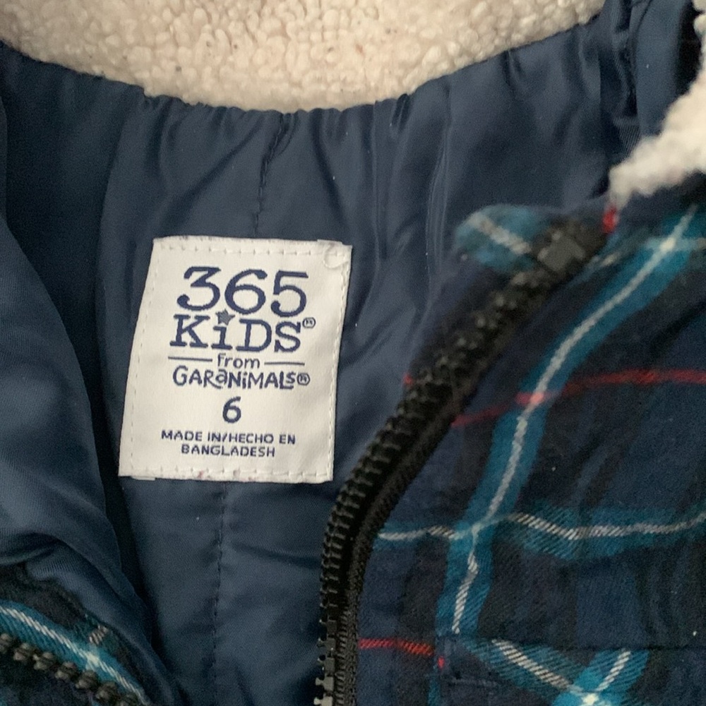 Boy outerwear - Picture 2 of 3
